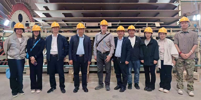 POSITIVE TALK ON AUSTRALIAN FORESTRY