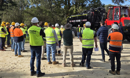 KOMATSU 895 SPARKS ATTENTION!