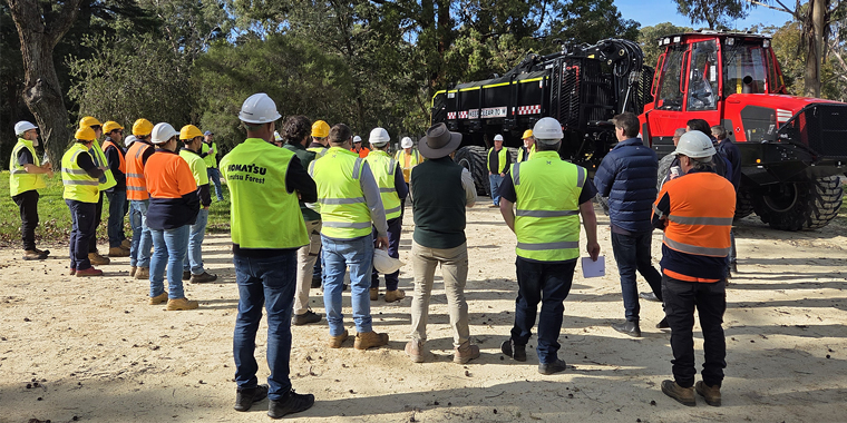 KOMATSU 895 SPARKS ATTENTION!